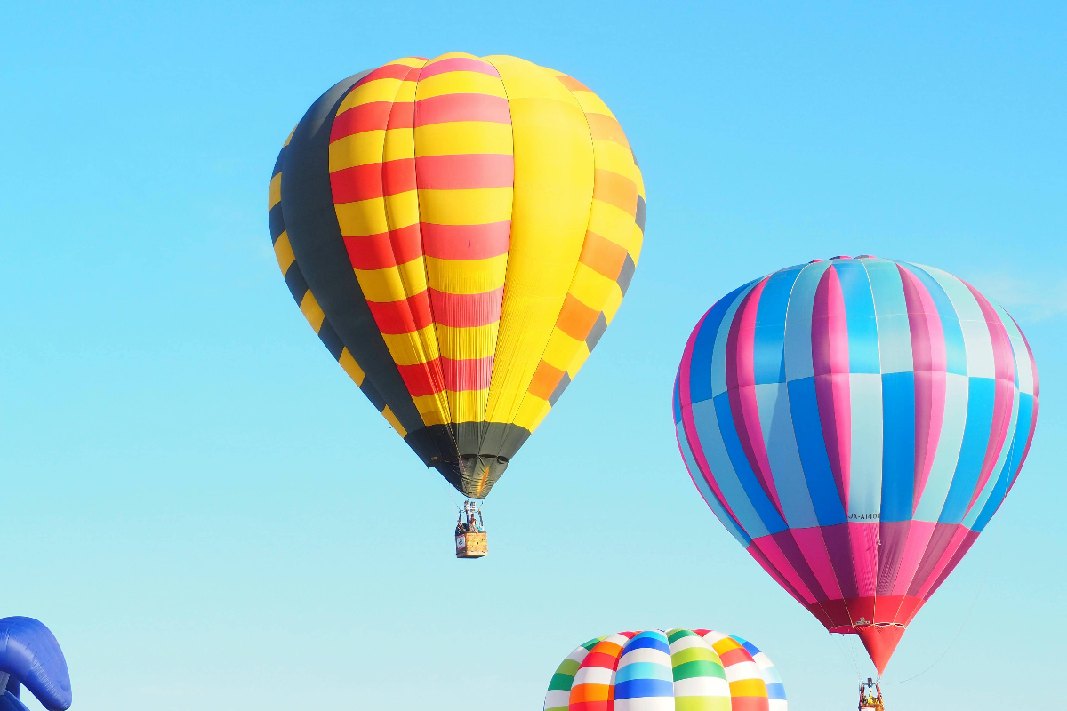 colourful-hot-air-balloons