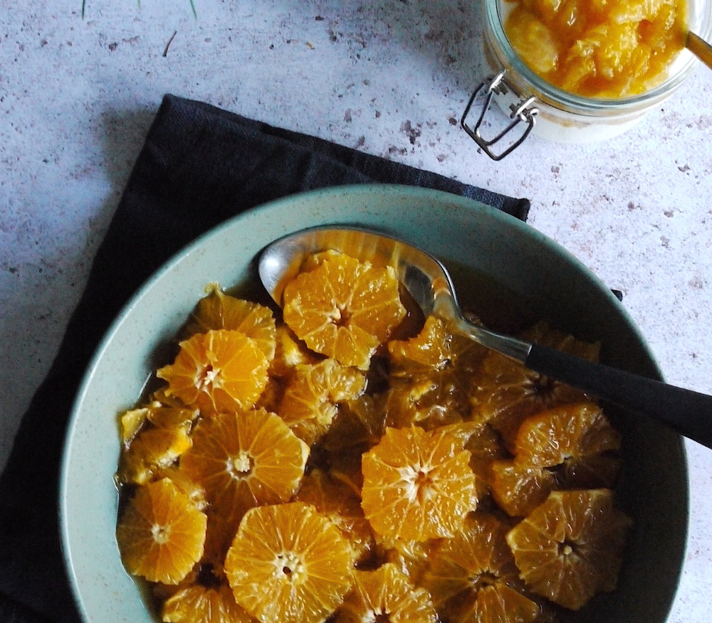 A bowl of sliced clementines